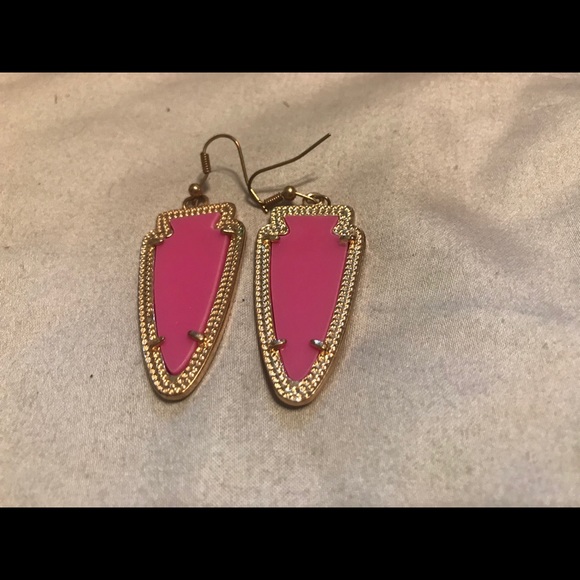 Jewelry - Pink arrowhead earrings